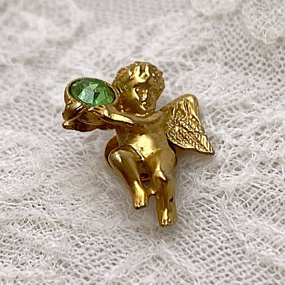 Vintage Signed AVON Gold Tone Cherub Brooch Pin Green August Birthstone Angel